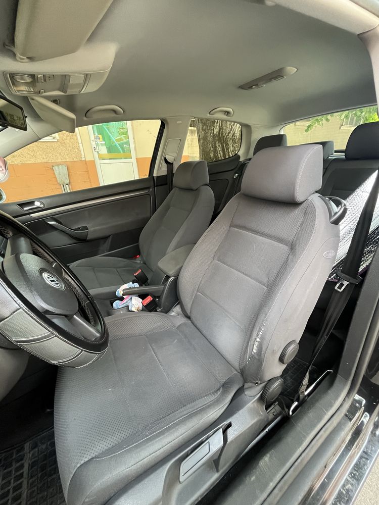 Golf 5  1.6 fsi.