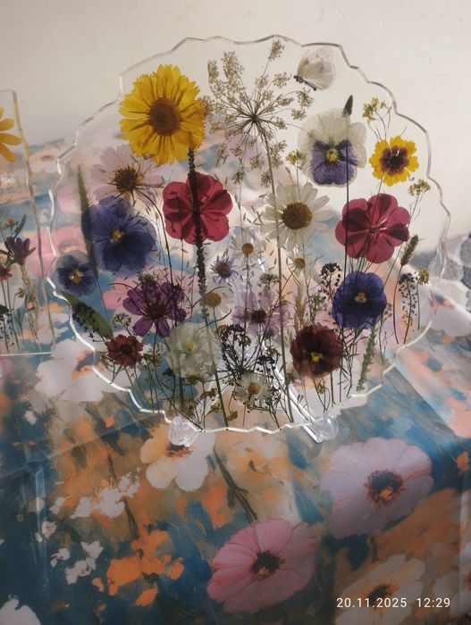 Панно картина из настоящих цветов и эпоксидной смолы
