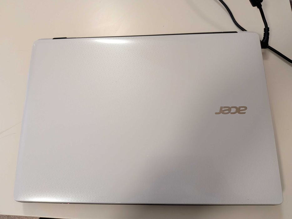 Продавам лаптоп Acer Aspire E7-451