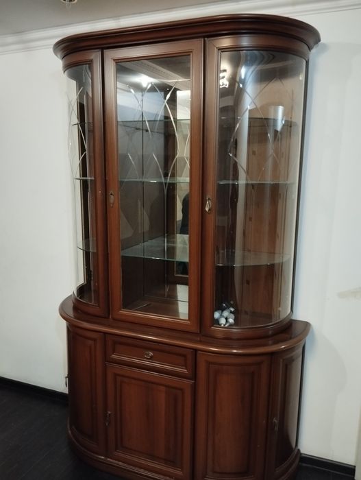 Шкаф-буфет продам