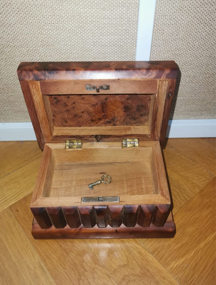 Кутия пъзел за бижута кафява дърво Барлд , Burled Wood Франция 1970 г