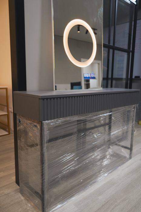 Срочно продам консоль с зеркалом