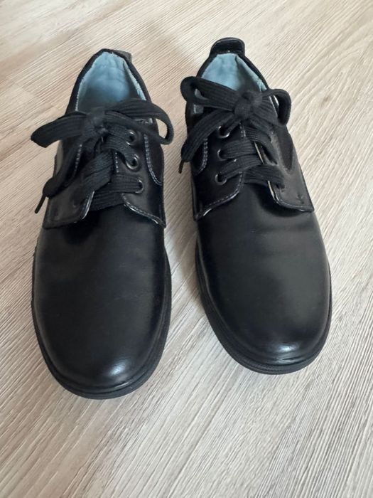 34 размер ботинки для мальчика в отличном состоянии