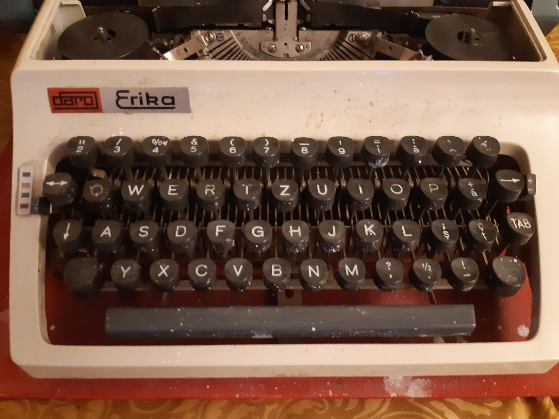 Masina de scris vintage (Erika), in stare buna de functionare