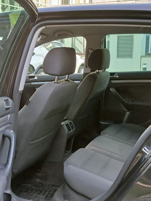 Volkswagen Golf 5 1.6 MPI detinut de un singur proprietar carte servic