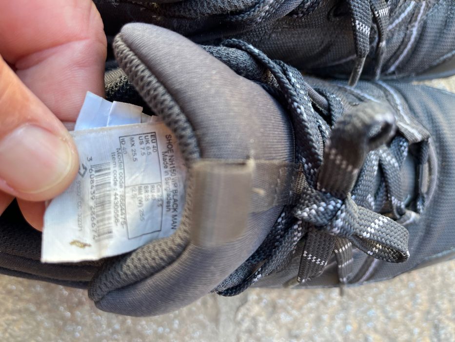 Туристически обувки от Декатлан 40 номер .