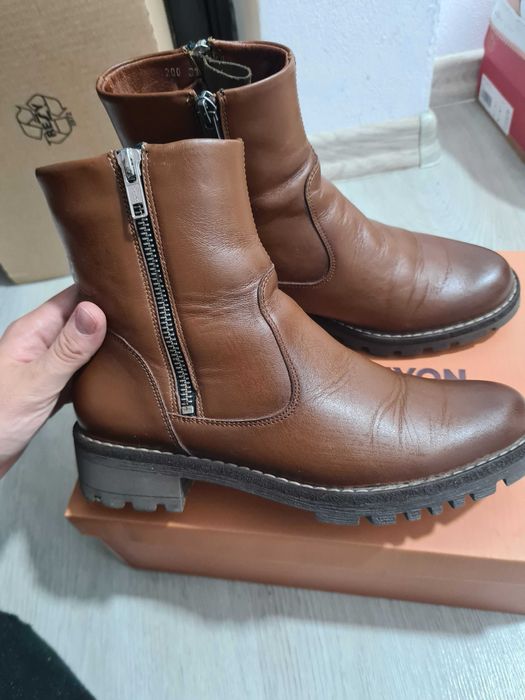 Ghete imblanite din piele, 37