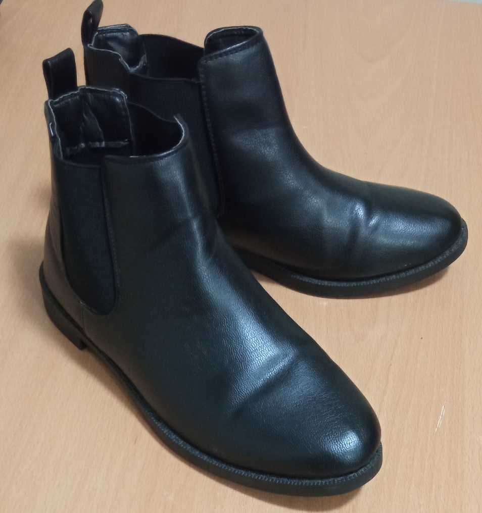 Vand Botine dama C&A din piele ecologica.Masura 38