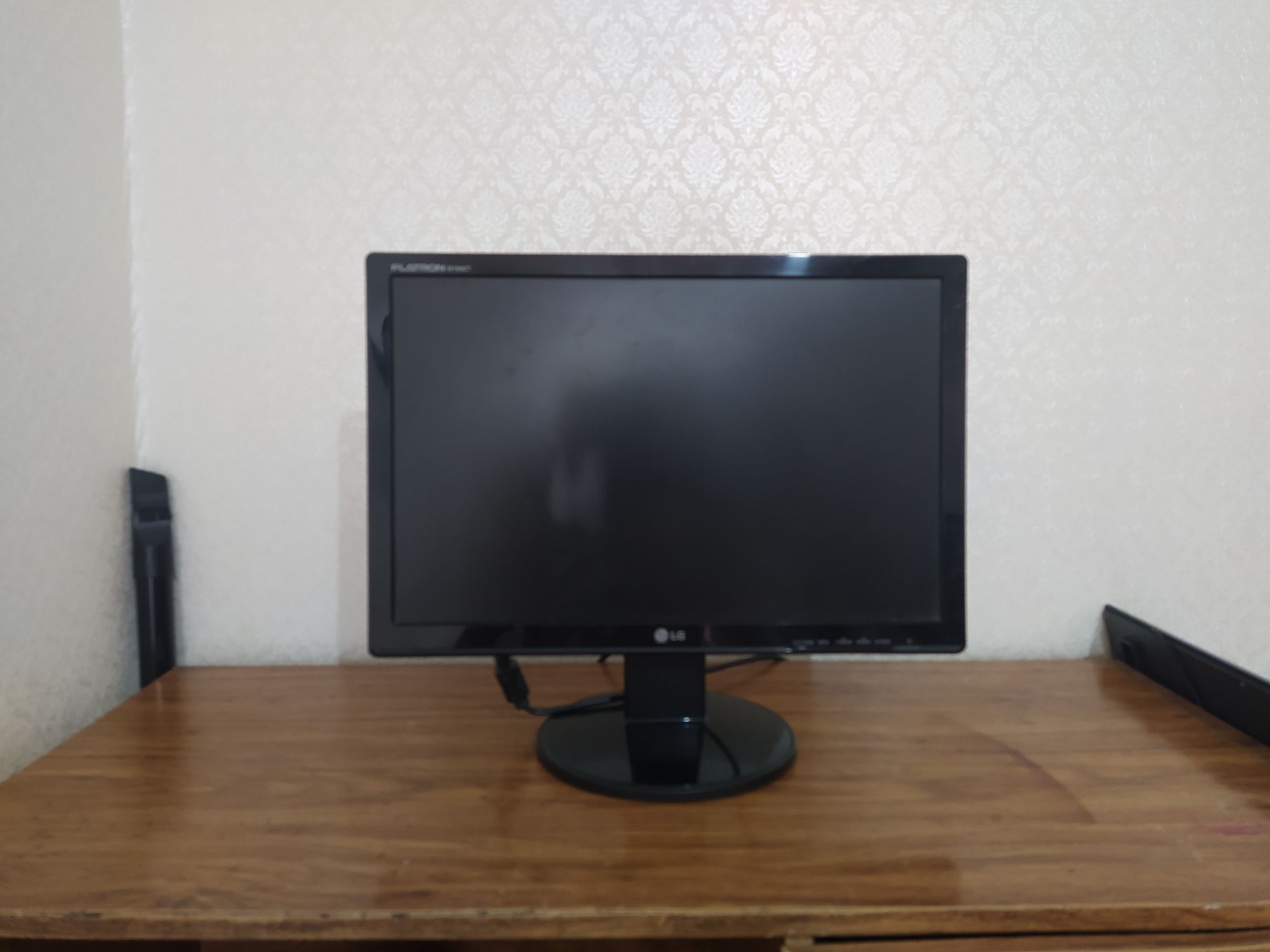 Продам монитор lg  flatron