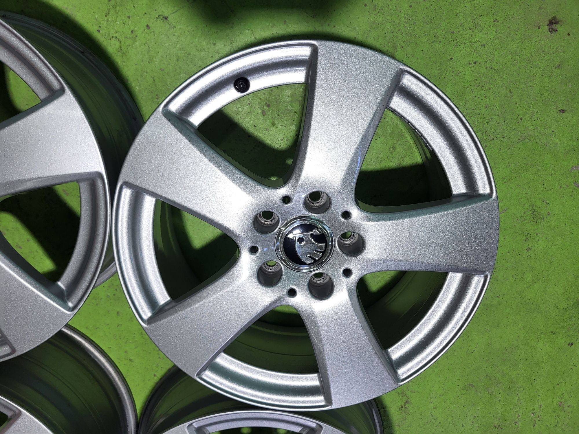 17 5x112 Skoda лети джанти 5х112 шкода