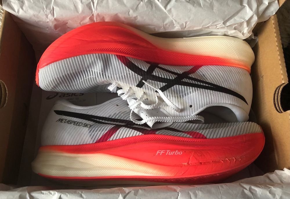 Продавам маратонки Асикс Metaspeed sky +