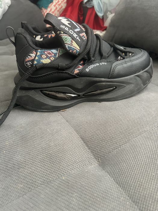 Нови маратонки 39