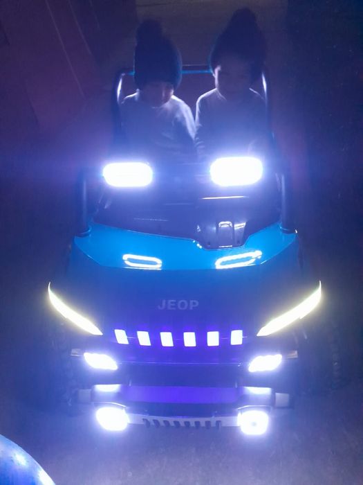 BabyCar bolalar uchun 2 o'rindiqli o'yinchon mashina