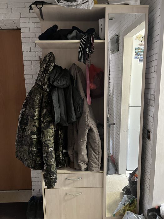Подам прихожку и стол