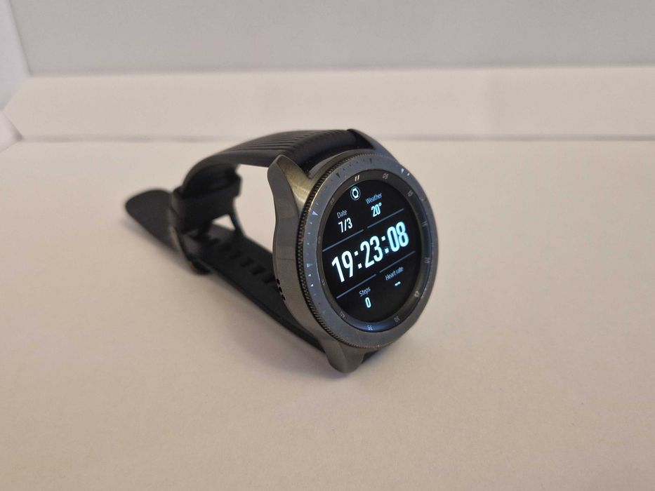 Смарт часовник Samsung Galaxy Watch SM-R810