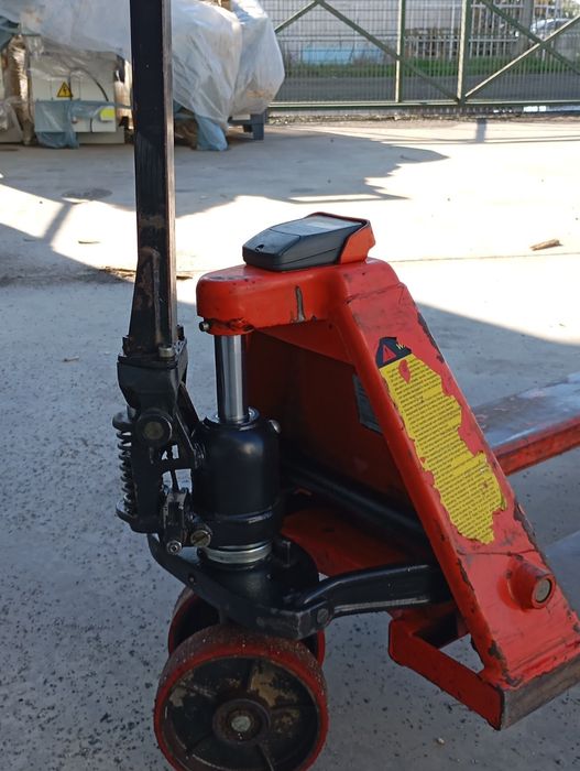 Палетна количка с кантар