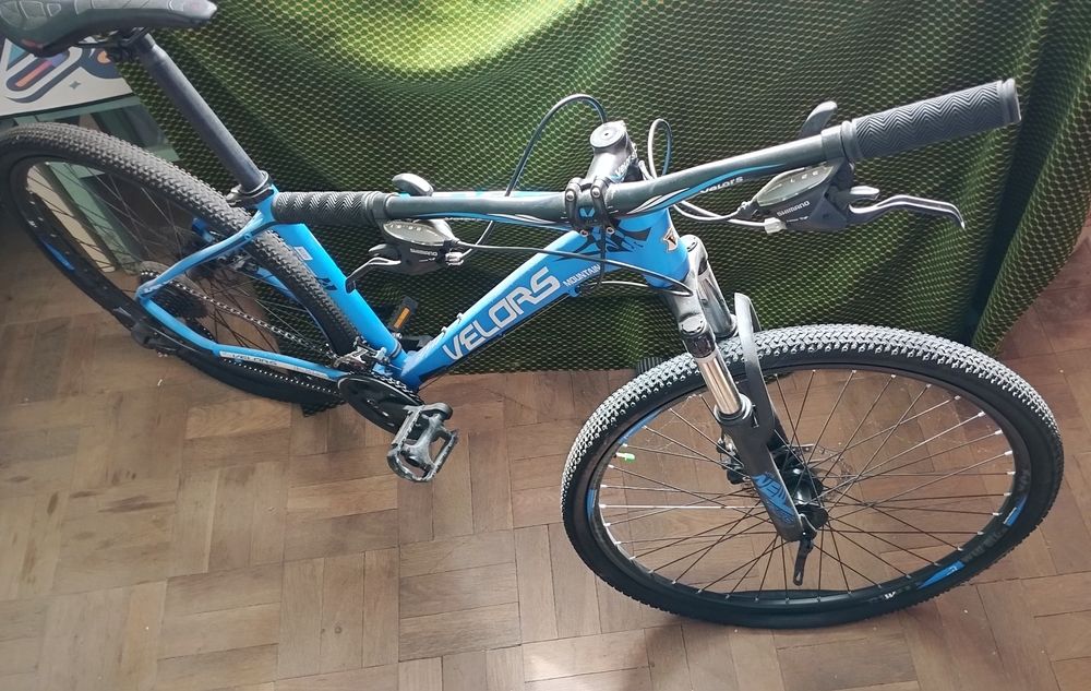 Vând bicicletă velors !