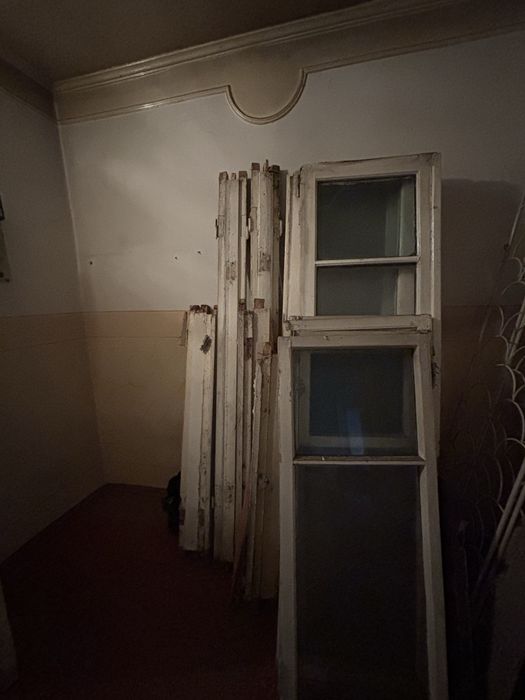 Бесплатно. На топку. Окно и дверь из дерева