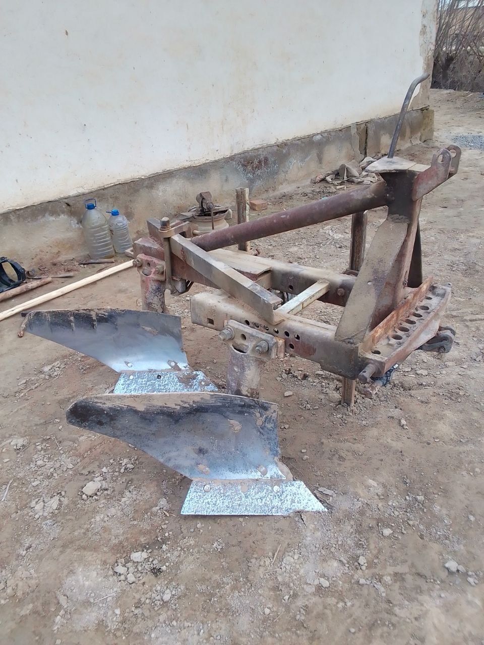 Traktor sotiladi