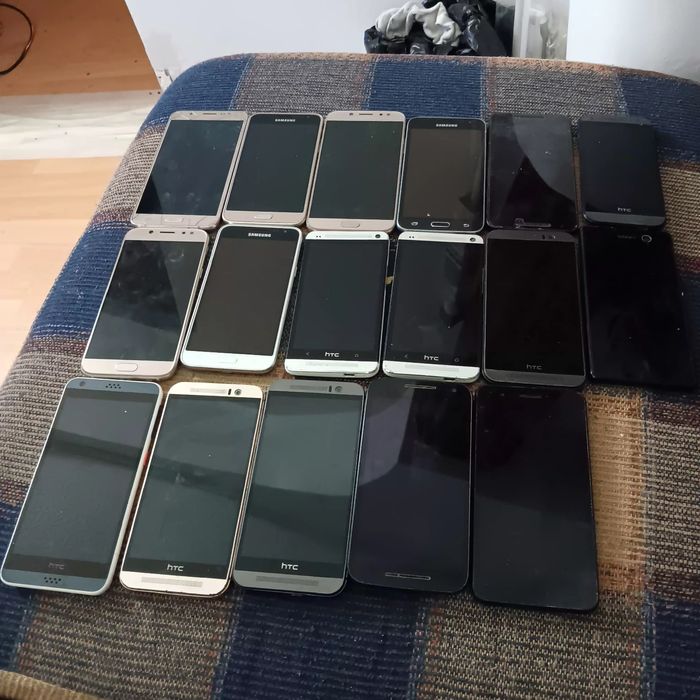 Telefoane vechi pentru cunoscatori