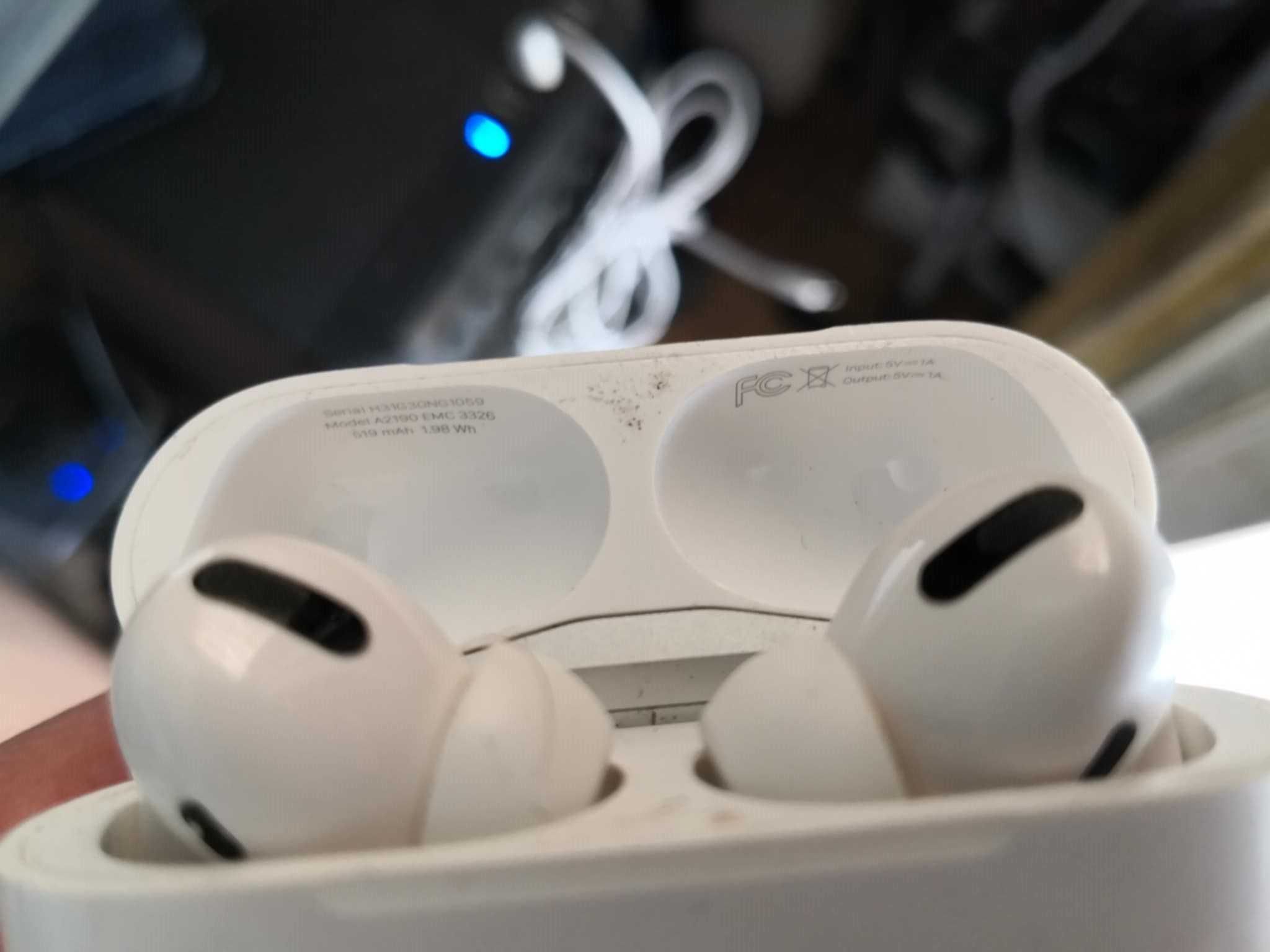2 комплекта слушалки Aipods pro за части или ремонт