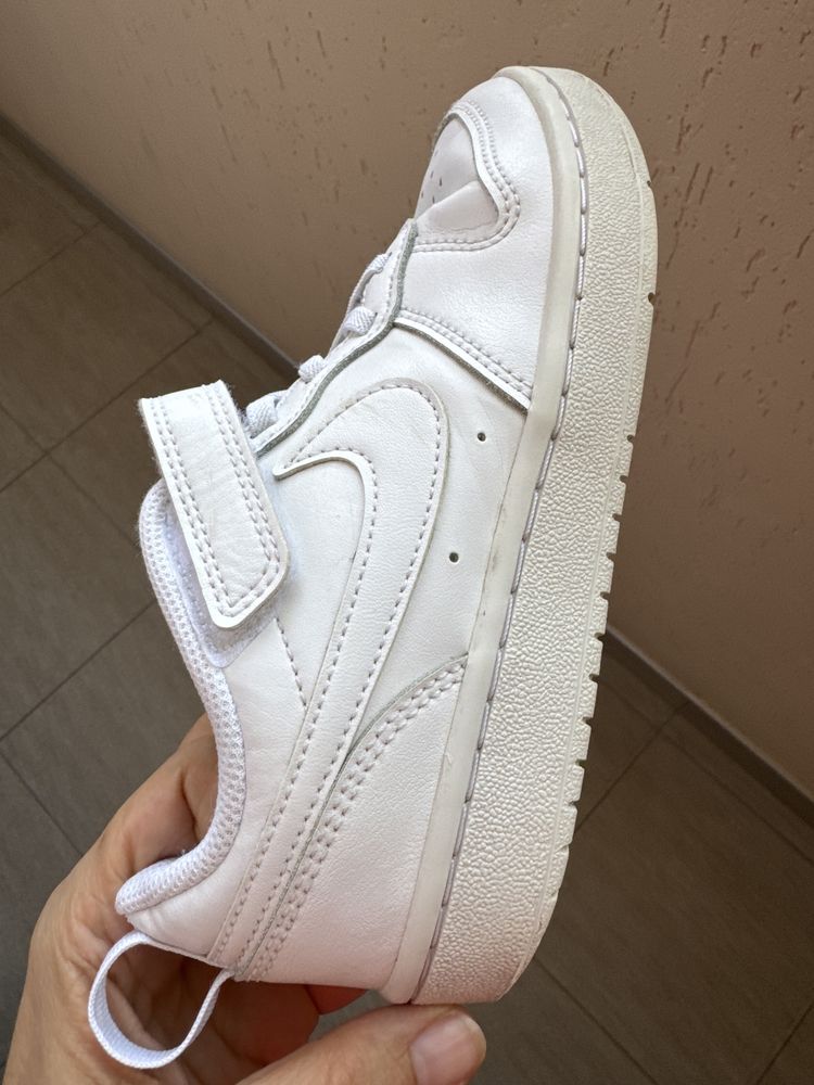 Детски маратонки NIKE 28,34, 35 и 33.5 номер