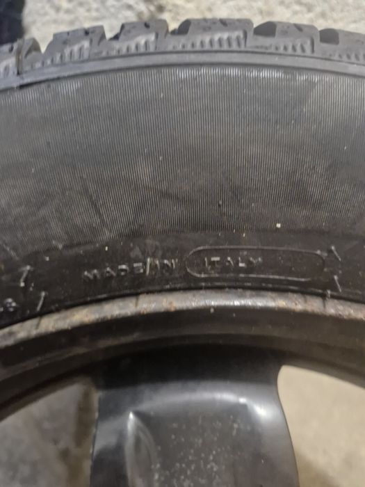 Vând Cauciucuri Michelin 205/55/16 iarna