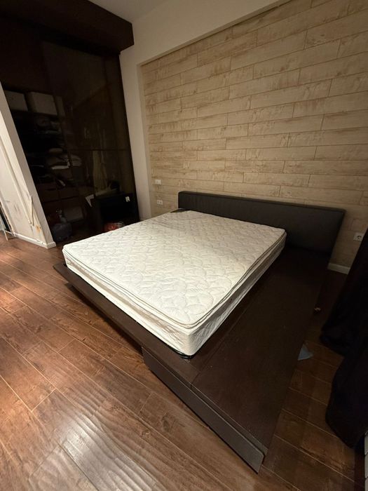 Кровать в хорошем состоянии