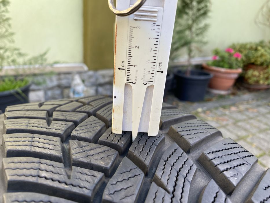 Anvelope iarna 235 45 18 98V XL Goodyear ultragrip performance