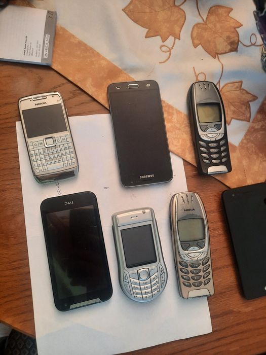 Vand telefoane mobile