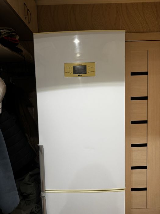 Холодильник LG.