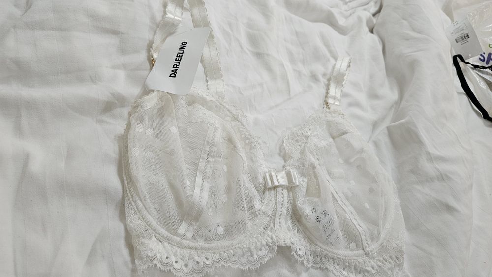 Сутиени и бикини