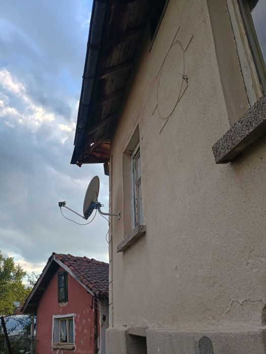 Продавам къща с двор в с. Райово, община Самоков