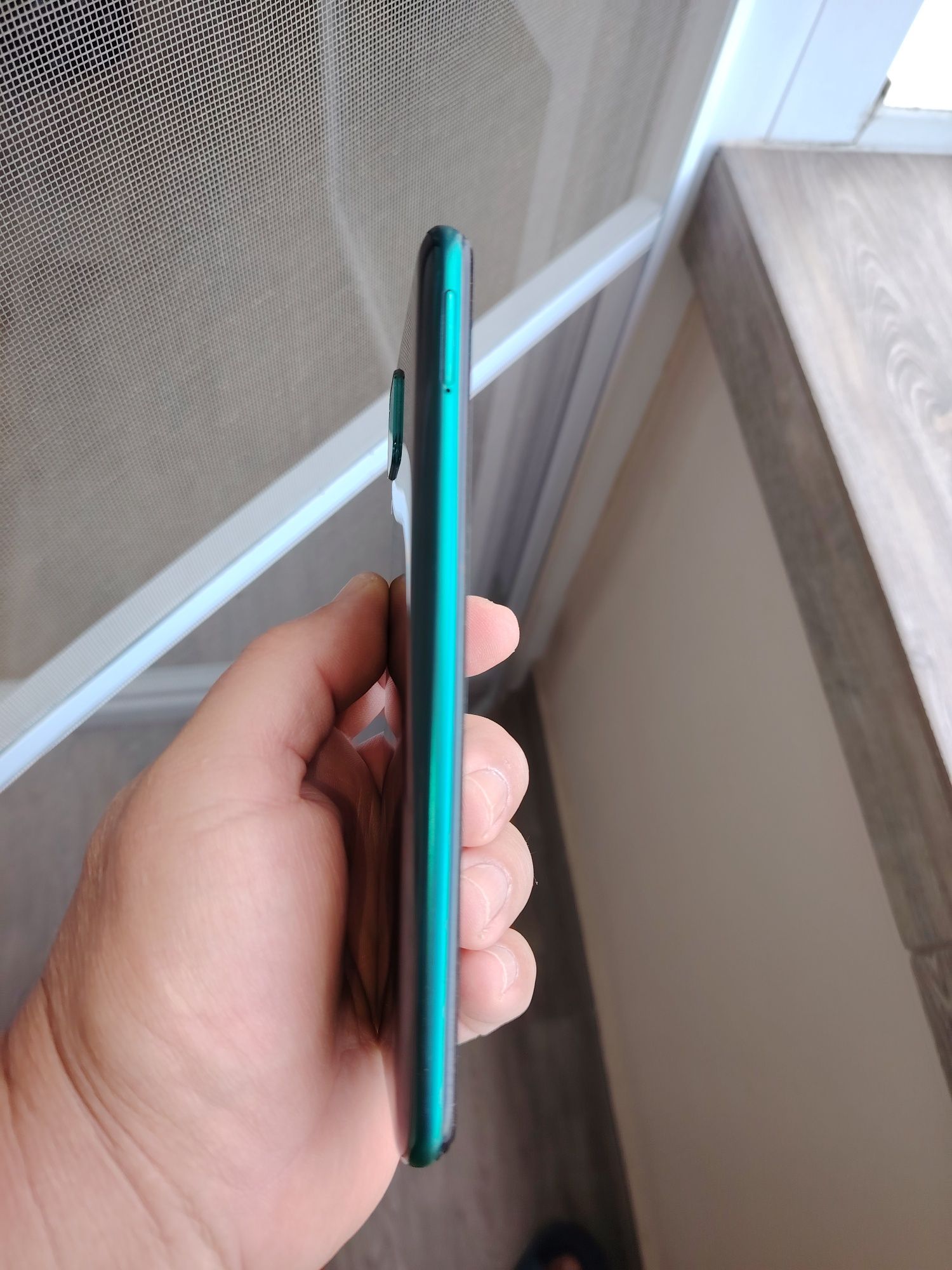 Продавам Huawei P40 lite 6RAM 128ROM неразличим от нов без забележки