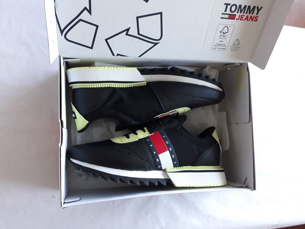 TOMMY HILFIGER nr 44 originali