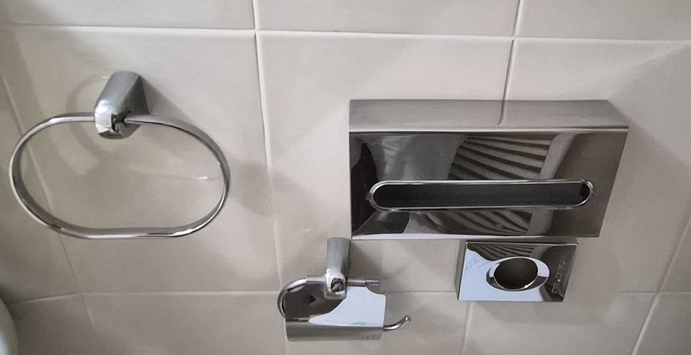 Accesorii baie si obiecte sanitare