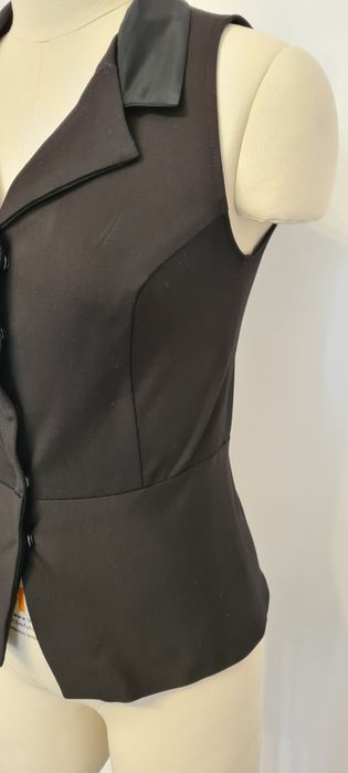 Продавам черен топ- тип елече