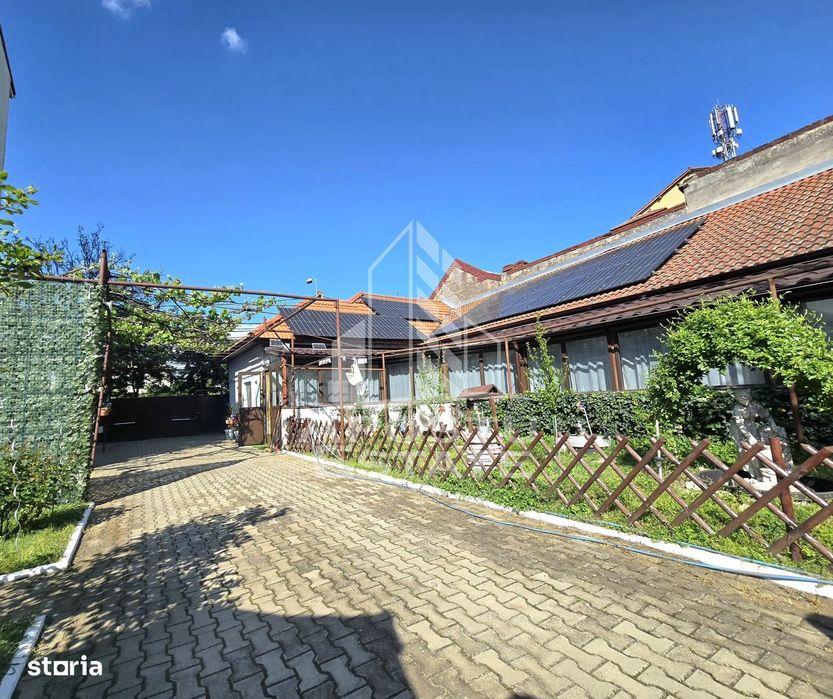 Casa individuala cu 4 camere si 2 garaje,  zona Lipovei