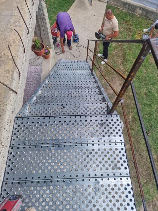 Scari metalice galvanizate