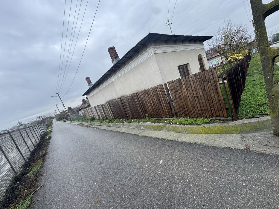 Vând casă in Olt,comuna Pîrșcoveni sat Olari