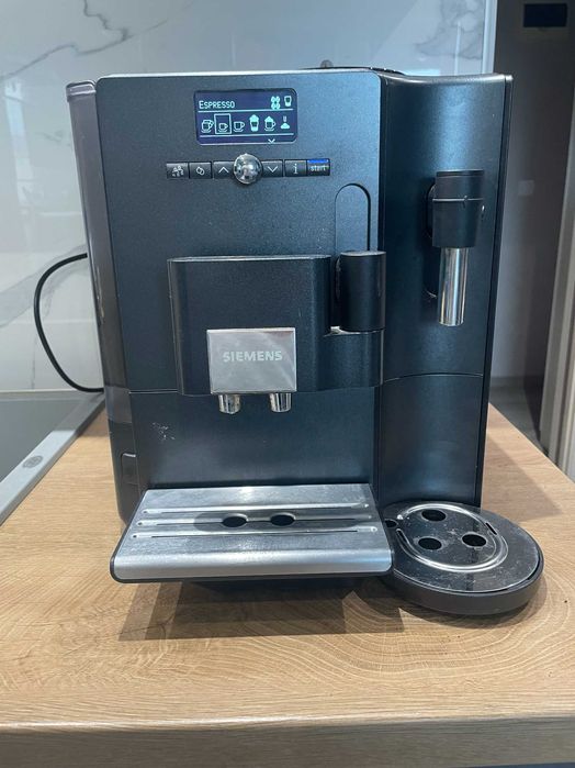 Кафемашина кафеавтомат каферобот Siemens EQ.7 Plus