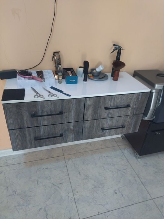 Salon uchun kreslo stol stul devan shkaf va rakavina smisiteli bilan