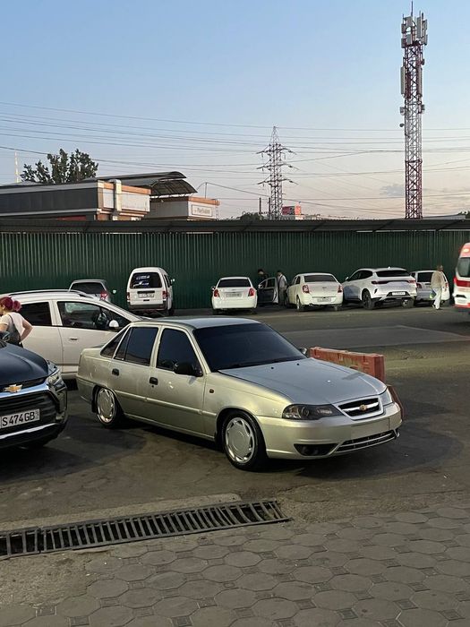 Moshina sotiladi benzinda