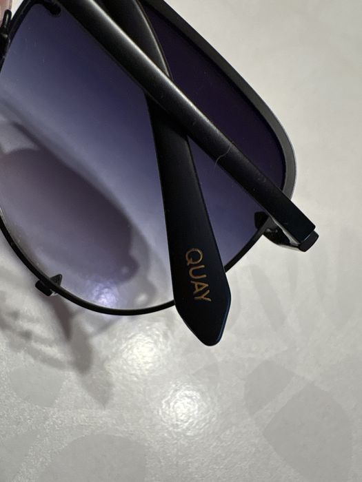 Quay High Key Mini – черно‑фаде слънчеви очила