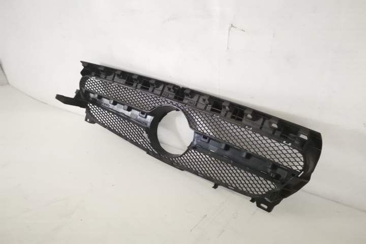 Grila Centrala Radiator Originala In Stare Buna Mercedes-Benz  CLA-Cla