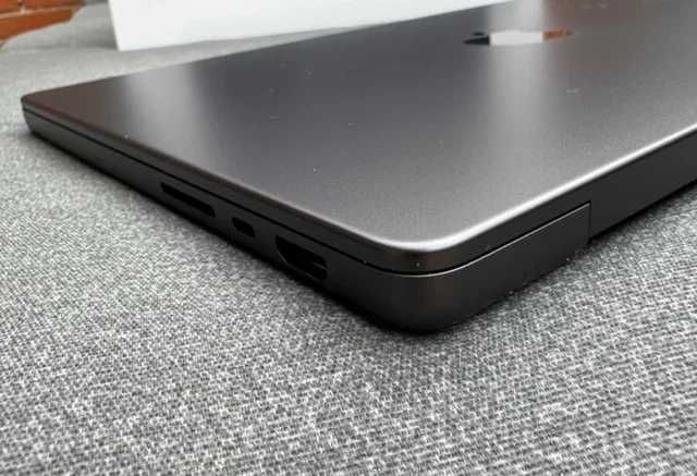 MacBook Pro 14” M3  – stare 10/10, baterie 99%, ca nou!