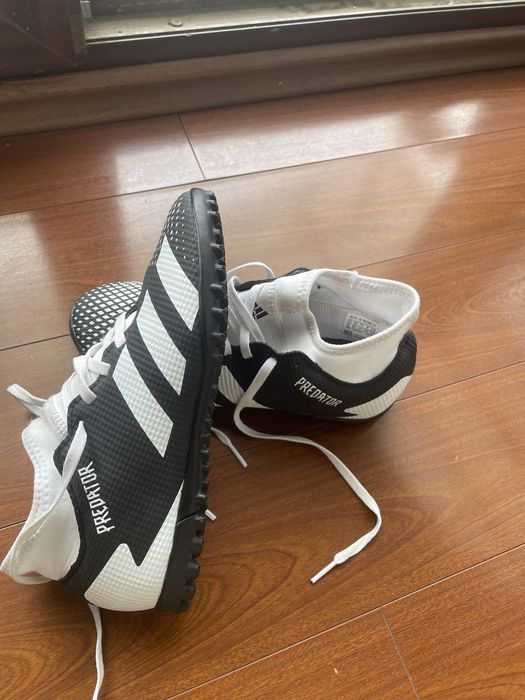 Vând Adidas predator