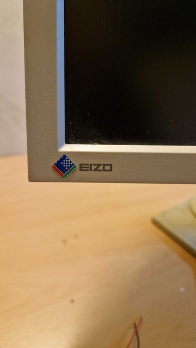 монитор 19 инча EIZO