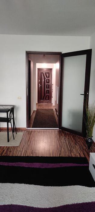 Închiriez garsonieră zona posta far