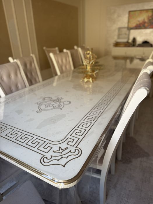 стол и стулья гостиная